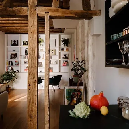 Charming Hideaway Apartment Paris